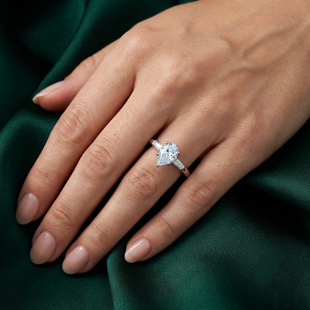 (Royal Asscher Pear)